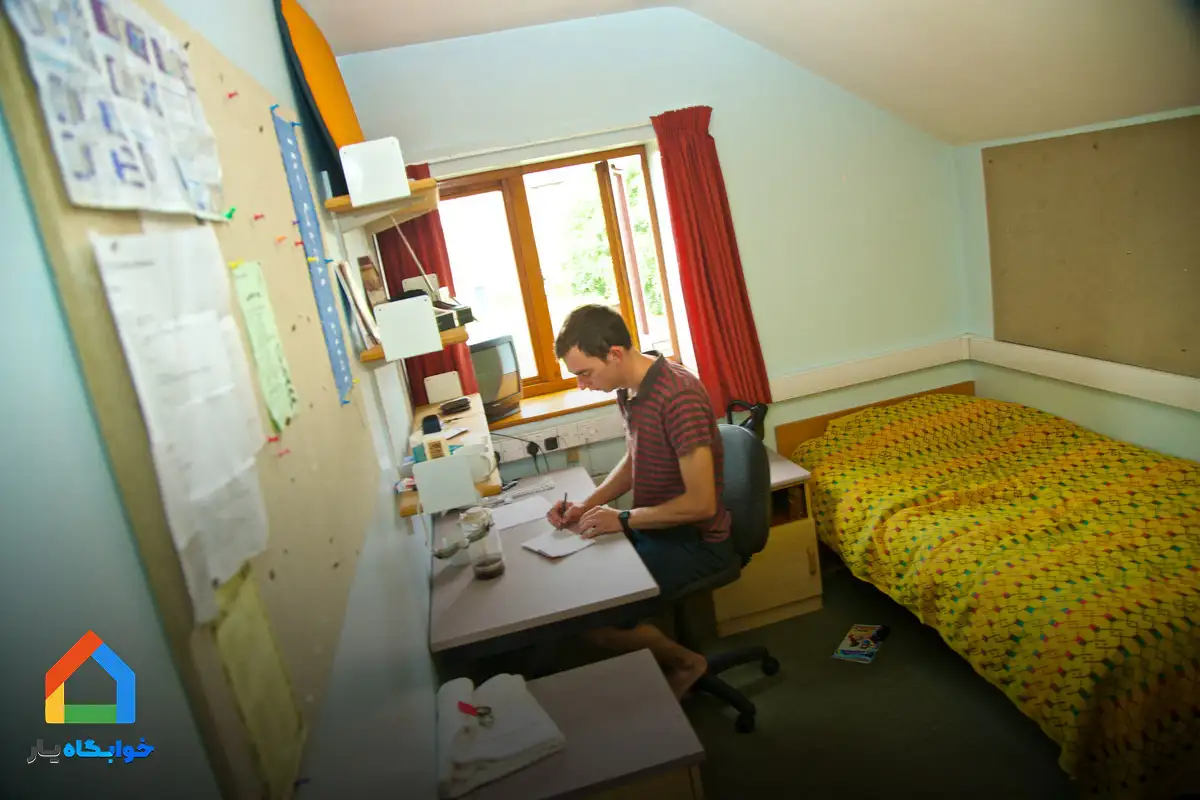 نزدیکی یا دوری؟ بررسی مزایا و معایب خوابگاه های نزدیک به دانشگاه 2 مزایای خوابگاه های نزدیک به دانشگاه